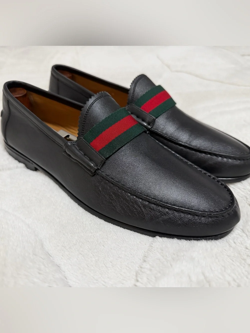 LIKE NEW! $995 Gucci Black Leather Loafers Web Strap Green Red Accent 9